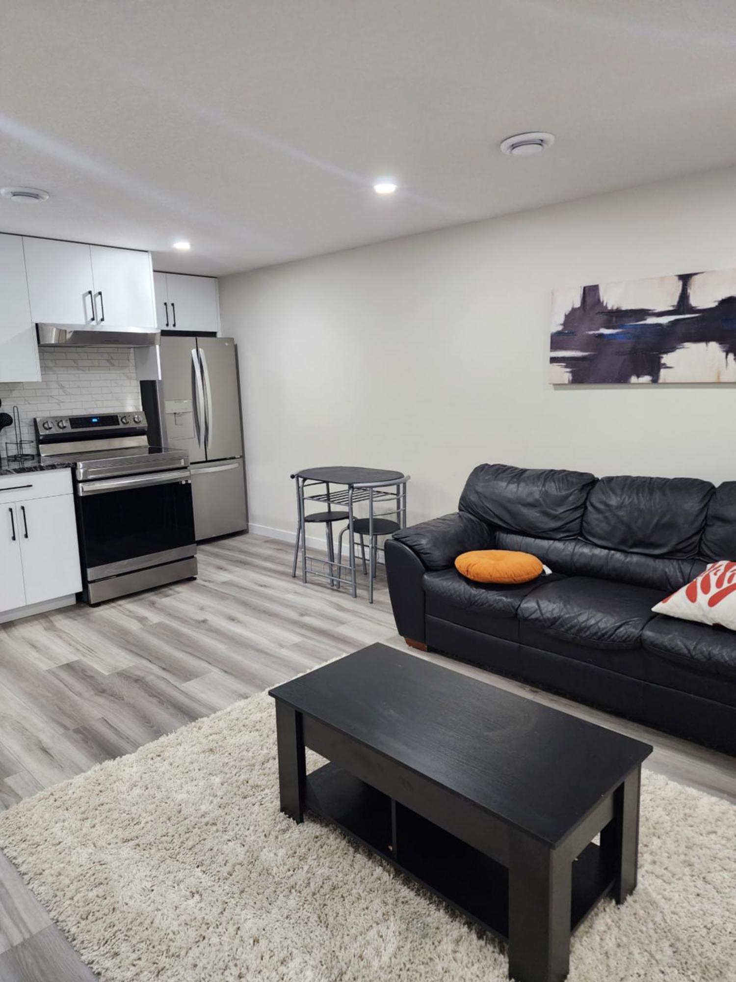 شقة Trendy 2-Bed Oasis Awaits! YYC المظهر الخارجي الصورة
