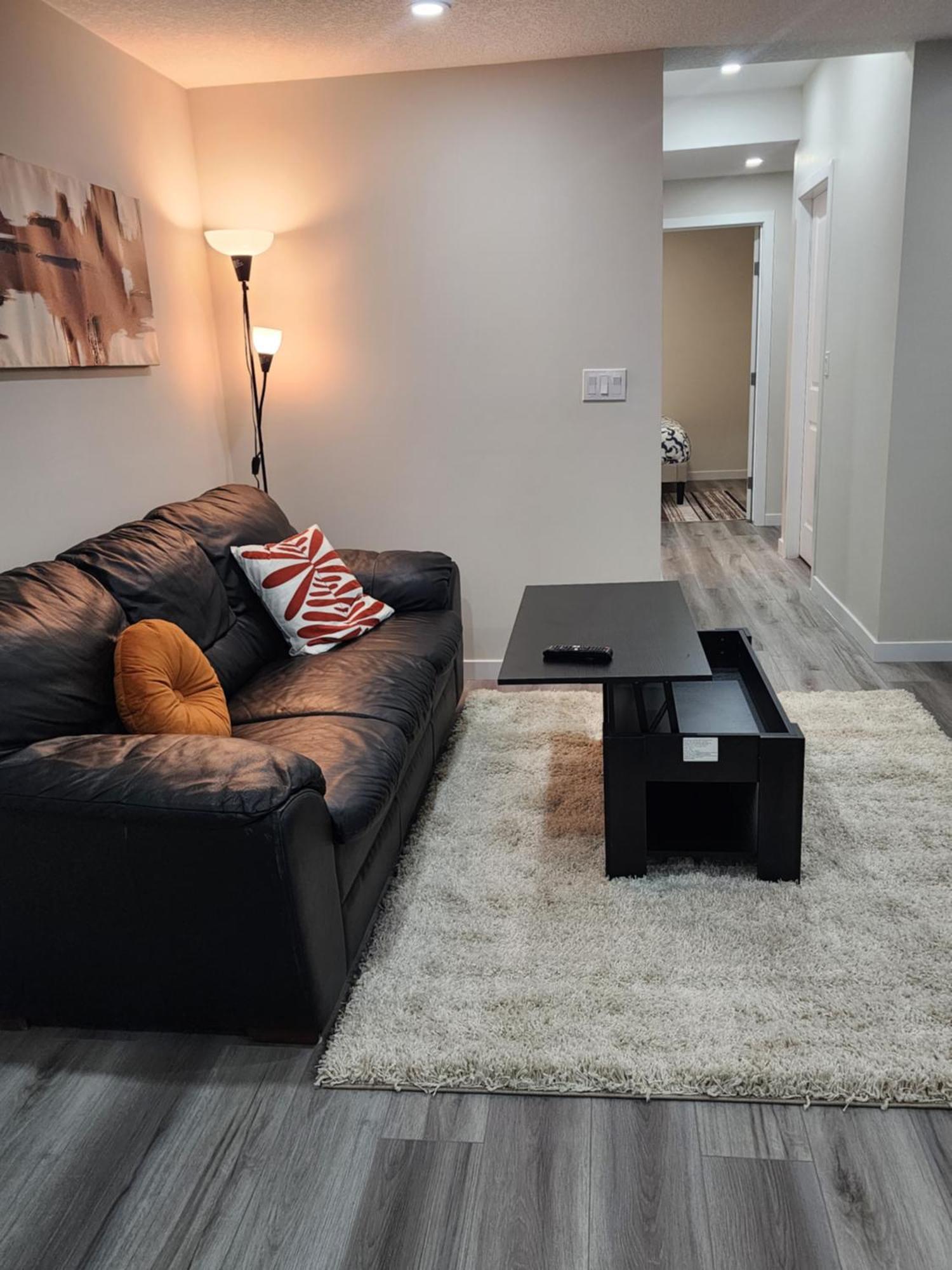 شقة Trendy 2-Bed Oasis Awaits! YYC المظهر الخارجي الصورة